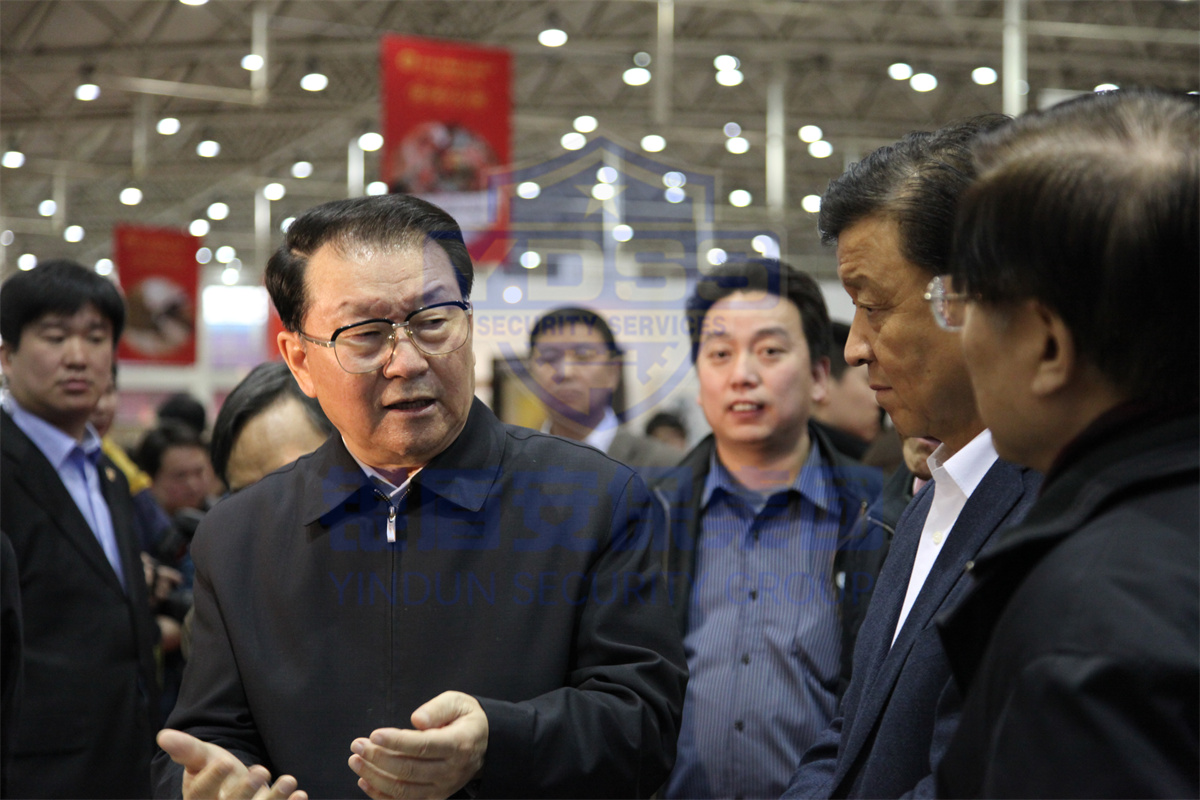 北京銀盾保安服務(wù)有限公司參與了此次中國(guó)非物質(zhì)文化遺產(chǎn)生產(chǎn)性保護(hù)成果大展的安保服務(wù)任務(wù) 中國(guó)非物質(zhì)文化遺產(chǎn)生產(chǎn)性保護(hù)成果大展銀盾公司特勤人員協(xié)助中央警衛(wèi)局執(zhí)行警衛(wèi)任務(wù)