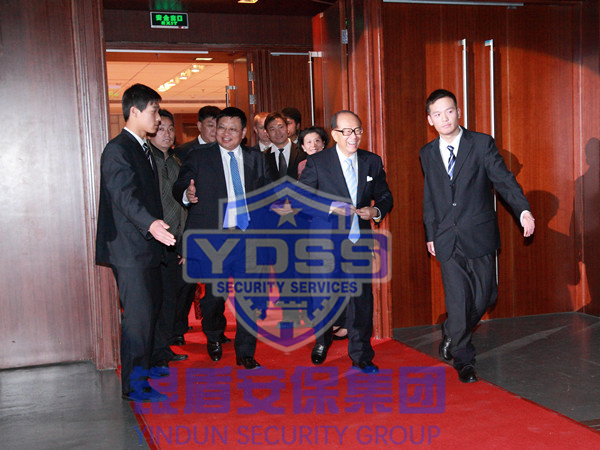 長(zhǎng)江商學(xué)院十周年慶典銀盾安保集團(tuán)特勤隊(duì)員為李嘉誠(chéng)做安全隨衛(wèi)工作