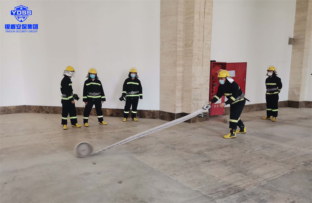開展消防處突演練活動的銀盾安保隊員們