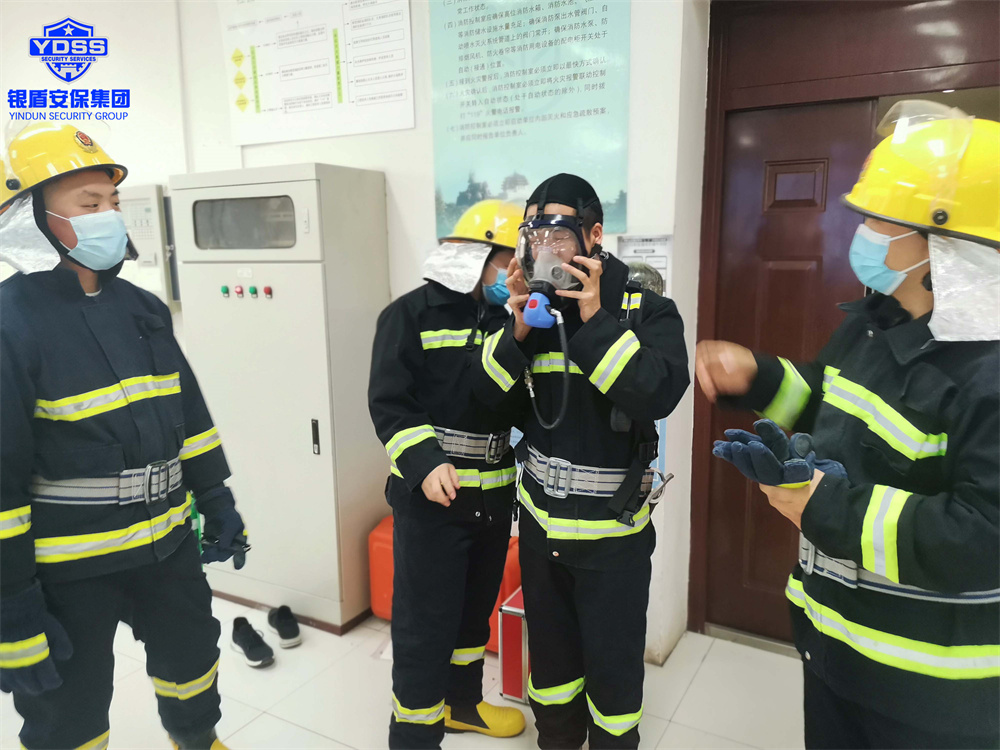 開展消防處突演練活動的銀盾安保隊員們
