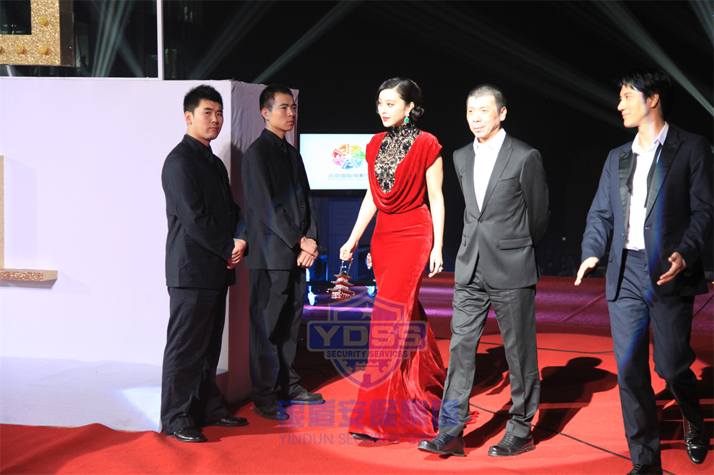 銀盾保安公司特勤人員為中國(guó)著名電影導(dǎo)演、編劇、演員提供安全隨衛(wèi)服務(wù)