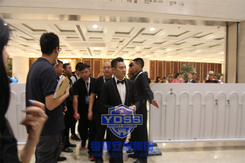 銀盾安保 北京銀盾安保特勤隊(duì)員為名人提供安保護(hù)衛(wèi)服務(wù)