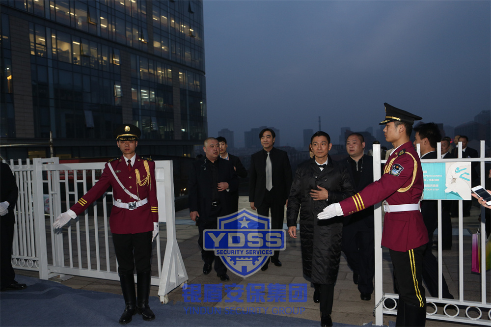 銀盾安保 北京銀盾安保特勤隊(duì)員為名人提供安保護(hù)衛(wèi)服務(wù)