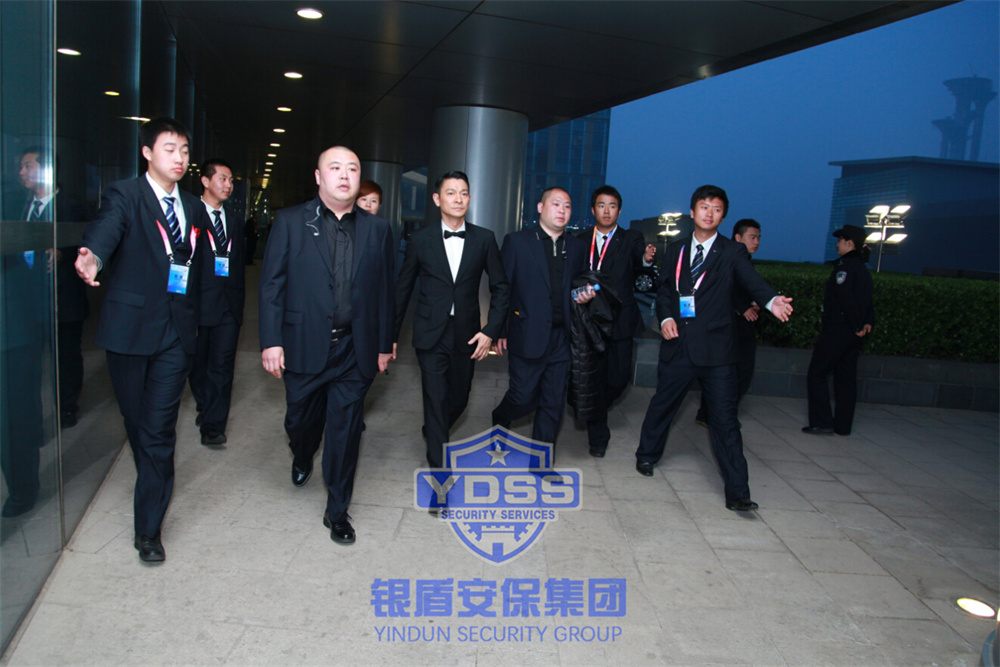 銀盾安保 北京銀盾安保特勤隊(duì)員為名人提供安保護(hù)衛(wèi)服務(wù)