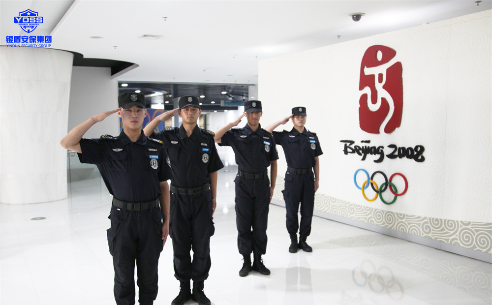 銀盾安保集團(tuán) 北京國防科大研制出我國首款智能安保服務(wù)機(jī)器人