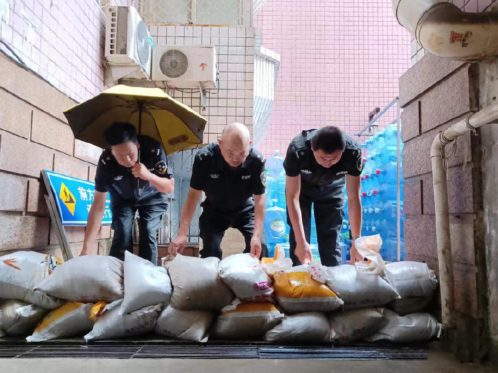 防汛減災(zāi)保安全 北京保安在行動(dòng)