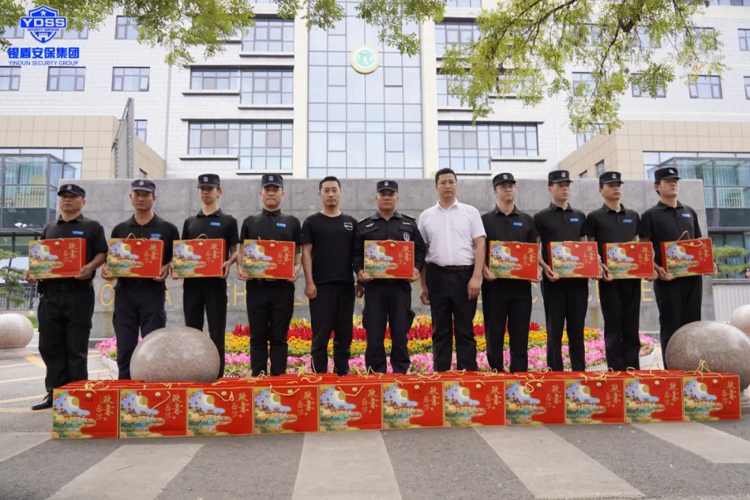 北京銀盾保安服務(wù)公司中秋慰問一線保安員